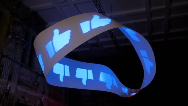 Interactive installation - moving thumb up and down - like dislike sign — Stock Video