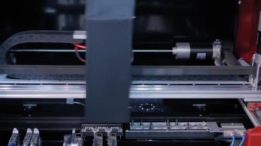 Otomatik KİS seçimi ve bilgisayar devre kartı montajı makinası