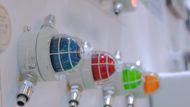 Alarm lambasının kapatılması Endüstriyel makineler için yanıp sönen ışıklar — Stok video