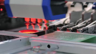 Otomatik SMD seçimi ve bilgisayar yazdırılmış devre kartı montajı makinası