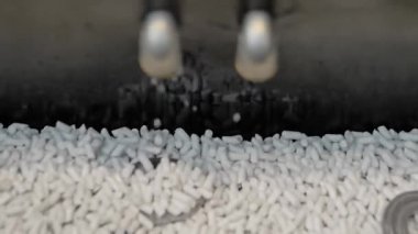Aşındırıcı taşlarla metal işçiliği cilalayan yalın vibratör makinesi: kapat