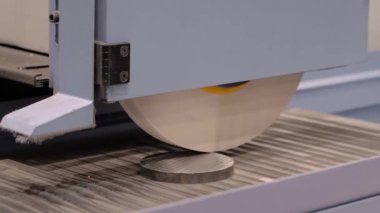 Metal işçilikle çalışan zemin öğütme makinesi: Ağır çekim