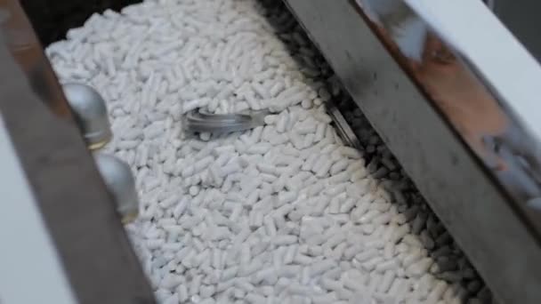 磨料抛光金属工件的槽振子机 — 图库视频影像