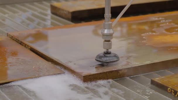 Fast extreme cnc automatic waterjet cutting machine working with sheet metal — Stock Video
