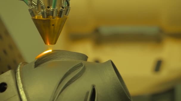 Wytapianie laserowe, technologia produkcji sprayu proszkowego - bezpośrednie osadzanie metalu — Wideo stockowe