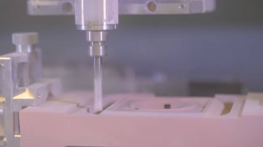 CNC oymacılık - fabrika, sergi sırasında fabrika kapatma makinesi