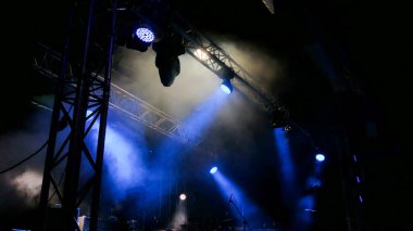 Konserden önce ışıklarla serbest sahne