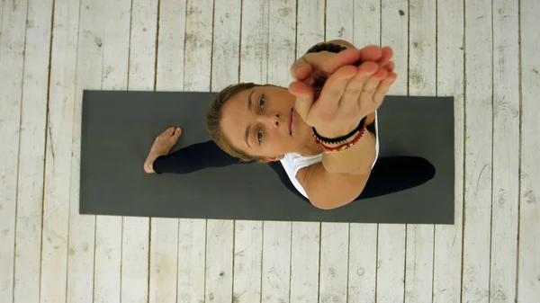 Young beautiful woman doing yoga exercise, sun salutation pose — Stock Photo, Image