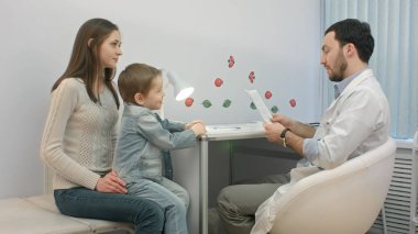 çocuk doktoru, anne ve çocuk atdoctor ofis