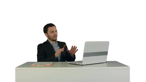 Felice e sorridere uomo webcamming con un amico sul computer portatile su sfondo bianco isolato — Foto Stock