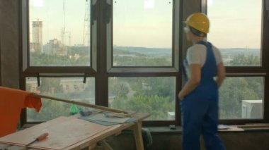 Genç bir işçi city adlı arıyorsunuz inşaat sitesinde