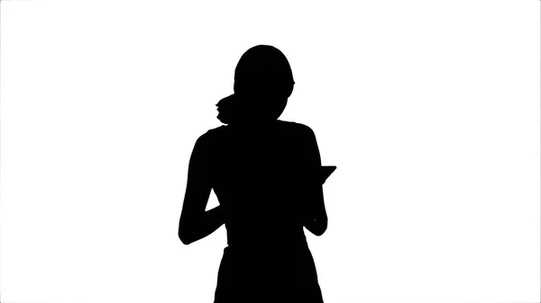 Силуэт Портрет профессиональной деловой женщины с планшетом — стоковое фото