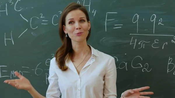 Young attractive female teacher of maths interacting with her young primary school students asking for an answer. — Stock Photo, Image