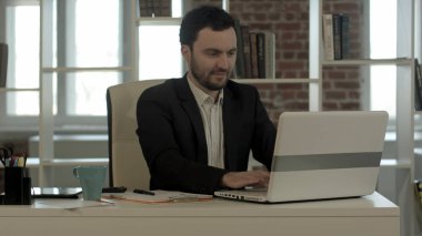 Uzaktan kumanda ile işadamı kapatmak