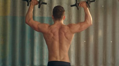 kas delikanlı ile Halter egzersiz