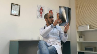 Tıbbi işçi göğüs x-ray görüntü analiz