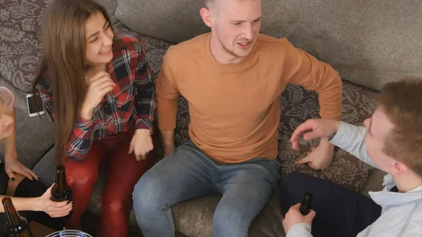 Teen boy telling a joke and group of friends laughing — Stock Photo, Image