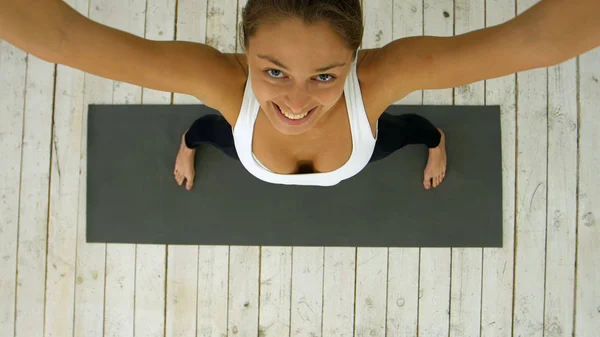 Profilo Bella Giovane Donna Che Gemello Classe Yoga Vista Dall — Foto Stock