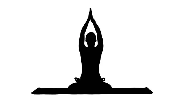 Kapalı gözler parça mat ile meditasyon yoga uygulamak, bir lotus pozisyonda oturan genç kadın