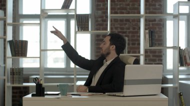 adam var hiç bir fikrim ve kağıt çöpe atma