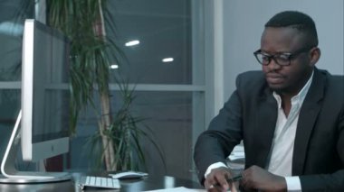 Afrika kağıt işi, işadamı Finans faturaları Office hesaplama