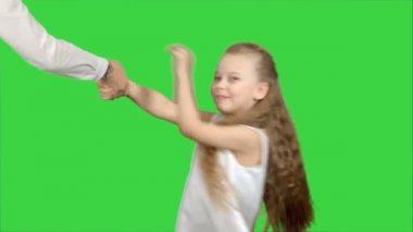 Anne ve kızı Yeşil Ekranda dans eğlenceli, Chroma Key