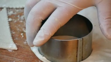 Kesme hamur daire içine