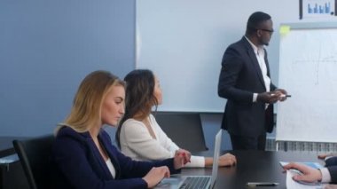 Başarılı ekip lideri ve iş sahibi lider iş toplantısı