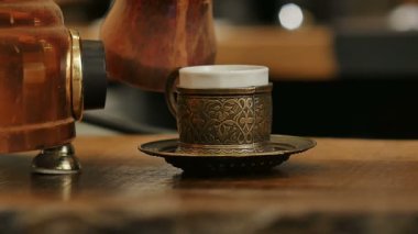 Türklerden bir fincan kahve döktü