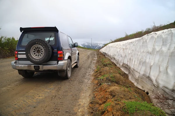 Kamçatka yollarında araba yolculuğu