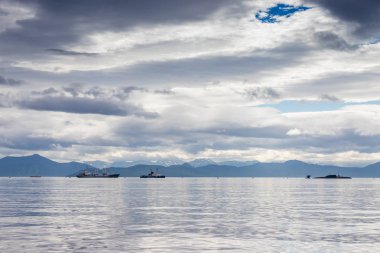 Savaş gemileri ve Avacha Körfezi, Petropavlovsk Kamchatsky manzara görünümü