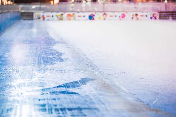 Pista de hielo vacía, hockey y pista de patinaje en interiores — Foto de Stock