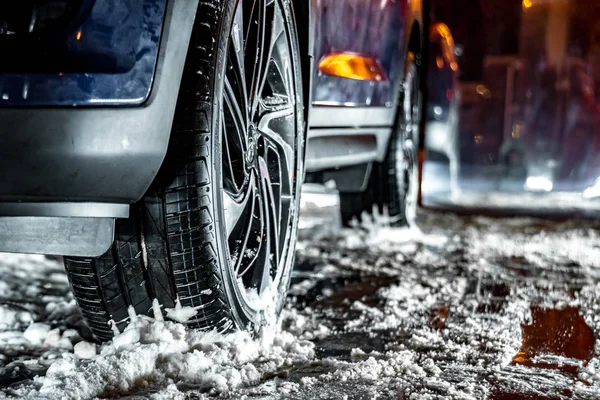 Moscow, Russia - January 2019 - Hyundai brand sports rim and tires Kumho on the stand, winter time, snow and ice — Stock Photo, Image