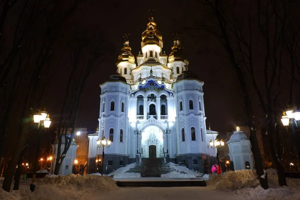 Нічна сцена з Мироносицька церкви Православної Церкви в м. Харків — стокове фото