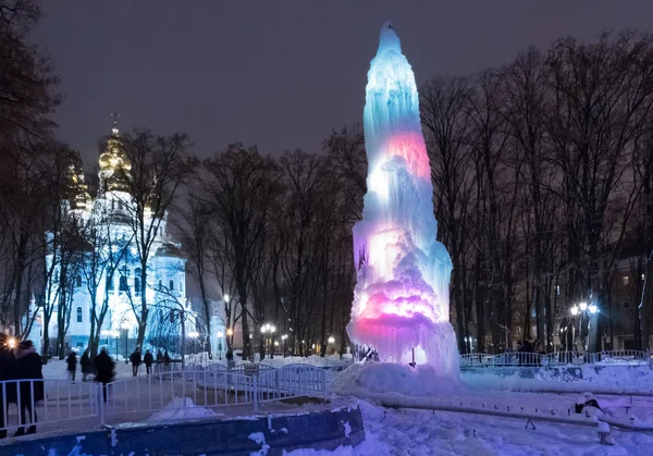Mirror stream in winter - the first symbol of the city Kharkiv, a fountain in the heart of the city illuminated by night — Stock Photo, Image
