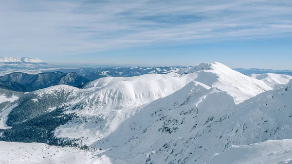 Vista dalla montagna Chopok, la vetta più alta dei Bassi Tatra, Jasna, Slovacchia — Foto Stock