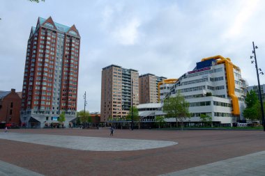Rotterdam, Güney Hollanda, Hollanda-Mayıs 5 2019: sokaklarda şehir Archirecture, Hollanda