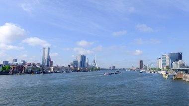 Rotterdam, Güney Hollanda, Hollanda-Mayıs 5 2019: sokaklarda şehir Archirecture, Hollanda