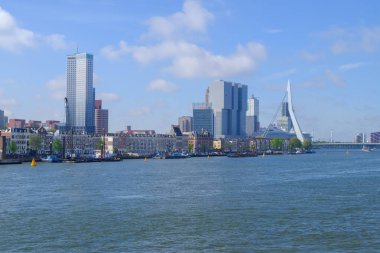 Rotterdam, Güney Hollanda, Hollanda-Mayıs 5 2019: sokaklarda şehir Archirecture, Hollanda