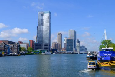 Rotterdam, Güney Hollanda, Hollanda-Mayıs 5 2019: sokaklarda şehir Archirecture, Hollanda