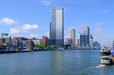 Rotterdam, Güney Hollanda, Hollanda-Mayıs 5 2019: sokaklarda şehir Archirecture, Hollanda