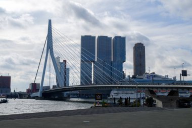 Rotterdam, Güney Hollanda, Hollanda-Mayıs 5 2019: sokaklarda şehir Archirecture, Hollanda