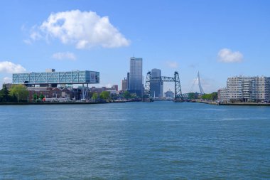Rotterdam, Güney Hollanda, Hollanda-Mayıs 5 2019: sokaklarda şehir Archirecture, Hollanda