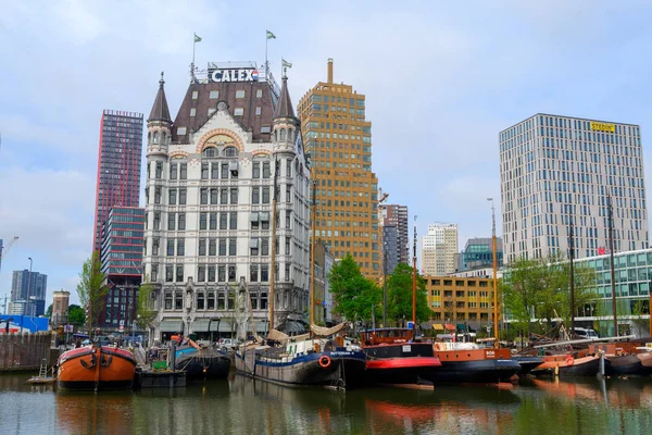 Rotterdam, Holanda Meridional, Países Bajos - 5 de mayo de 2019: Archirectura de la ciudad en las calles, Holanda — Foto de Stock