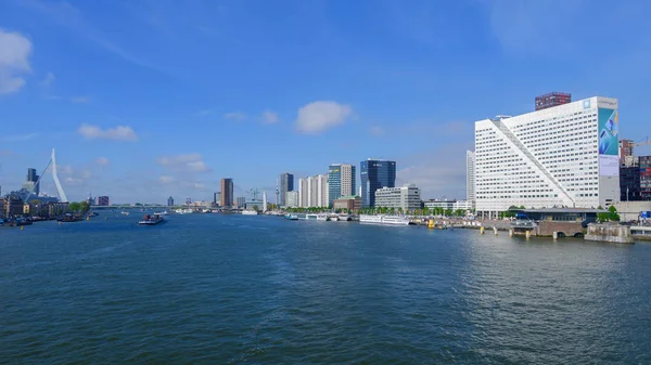 Rotterdam, Holanda Meridional, Países Bajos - 5 de mayo de 2019: Archirectura de la ciudad en las calles, Holanda — Foto de Stock