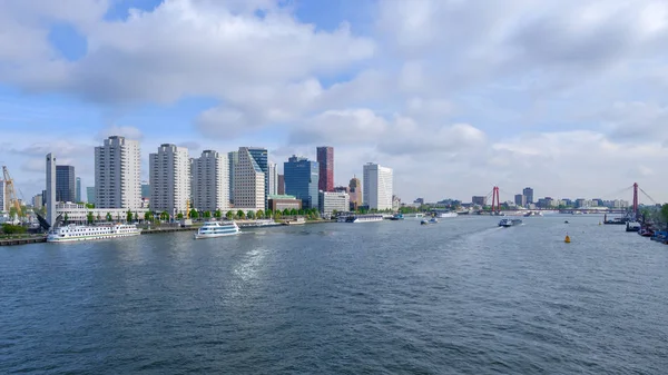 Rotterdam, Hollande-Méridionale, Pays-Bas - 5 mai 2019 : Archirecture de la ville dans les rues, Hollande — Photo