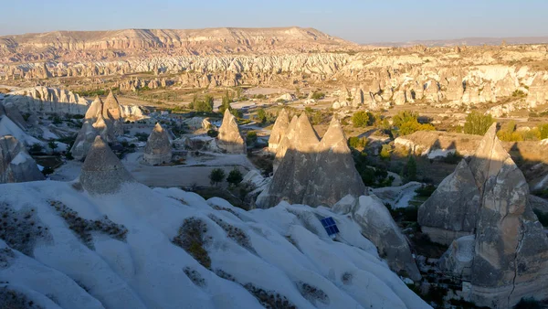 Vista panorámica al atardecer de los valles en Capadocia, Turquía —  Fotos de Stock