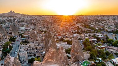 Kapadokya Türkiye 'de güzel bir gün batımı - seyahat arka planı