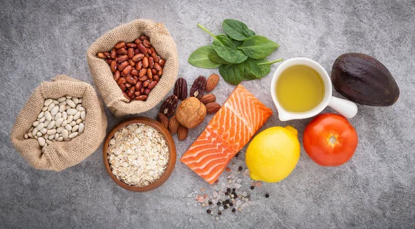 Selección Alimentos Saludables Pescado Salmón Nueces Sal Pimienta Frutas Verduras Imagen de archivo