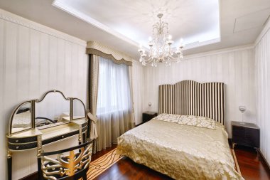 Yeni evinde bir yatak odası, modern iç.